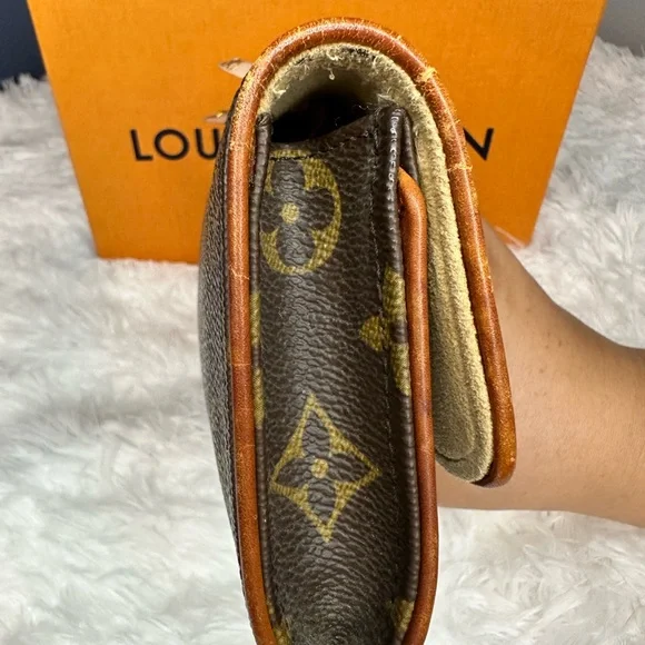 LOUIS VUITTON Monogram Canvas Pochette Twin GM Shoulder Bag - Picture 5 of 10